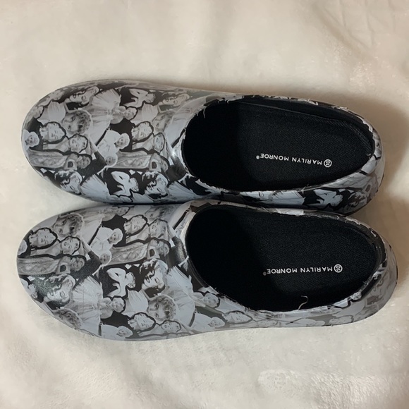 Marilyn Monroe scrub clog - Picture 1 of 10
